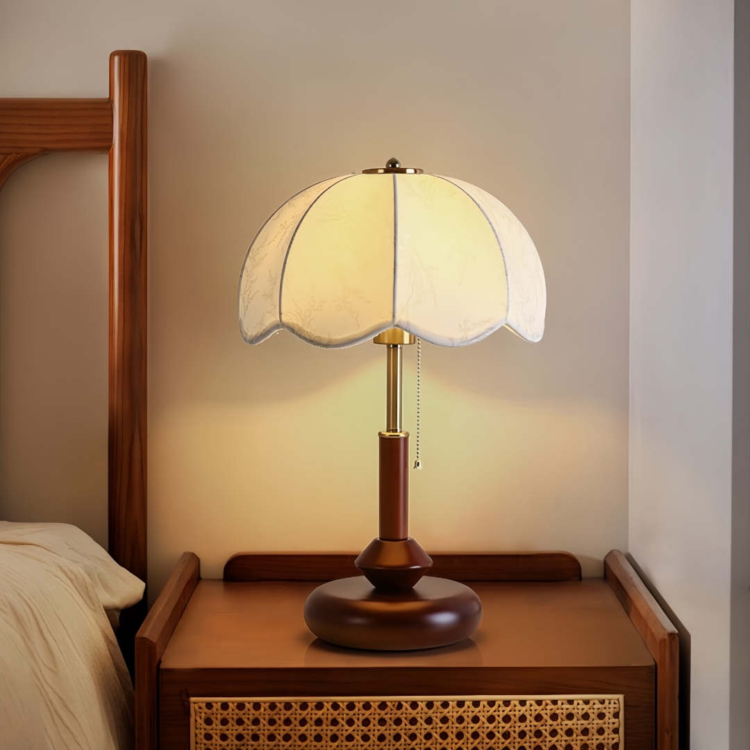 Vintage Scalloped Dome Table L - огляд і ціна Home Decor Lamp
